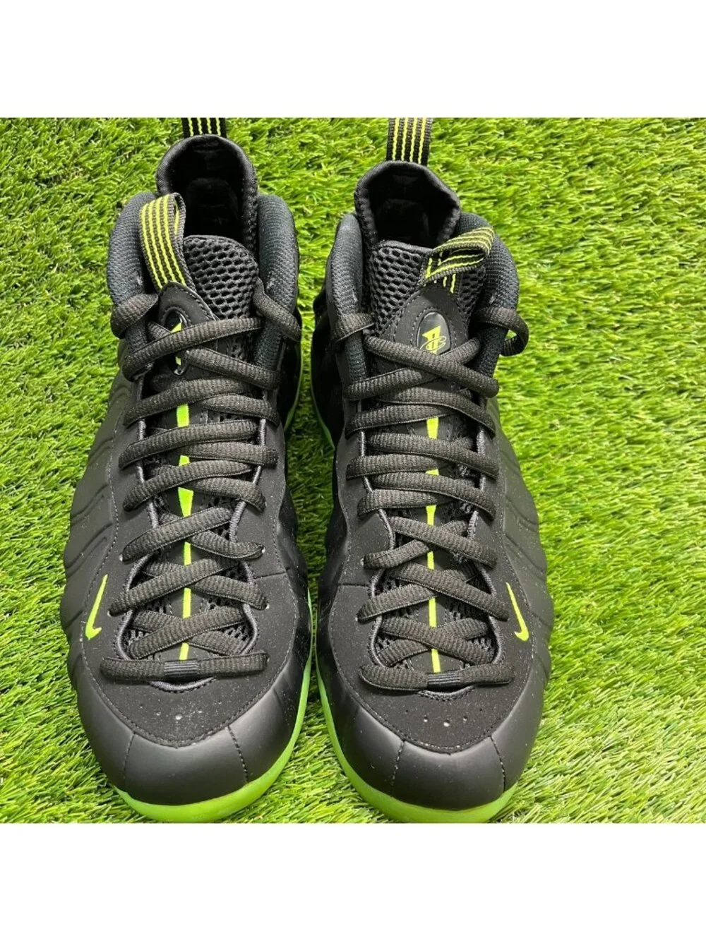 Nike Air Foamposite One Mens Size 10 Black Volt Athletic Running Shoes Sneakers